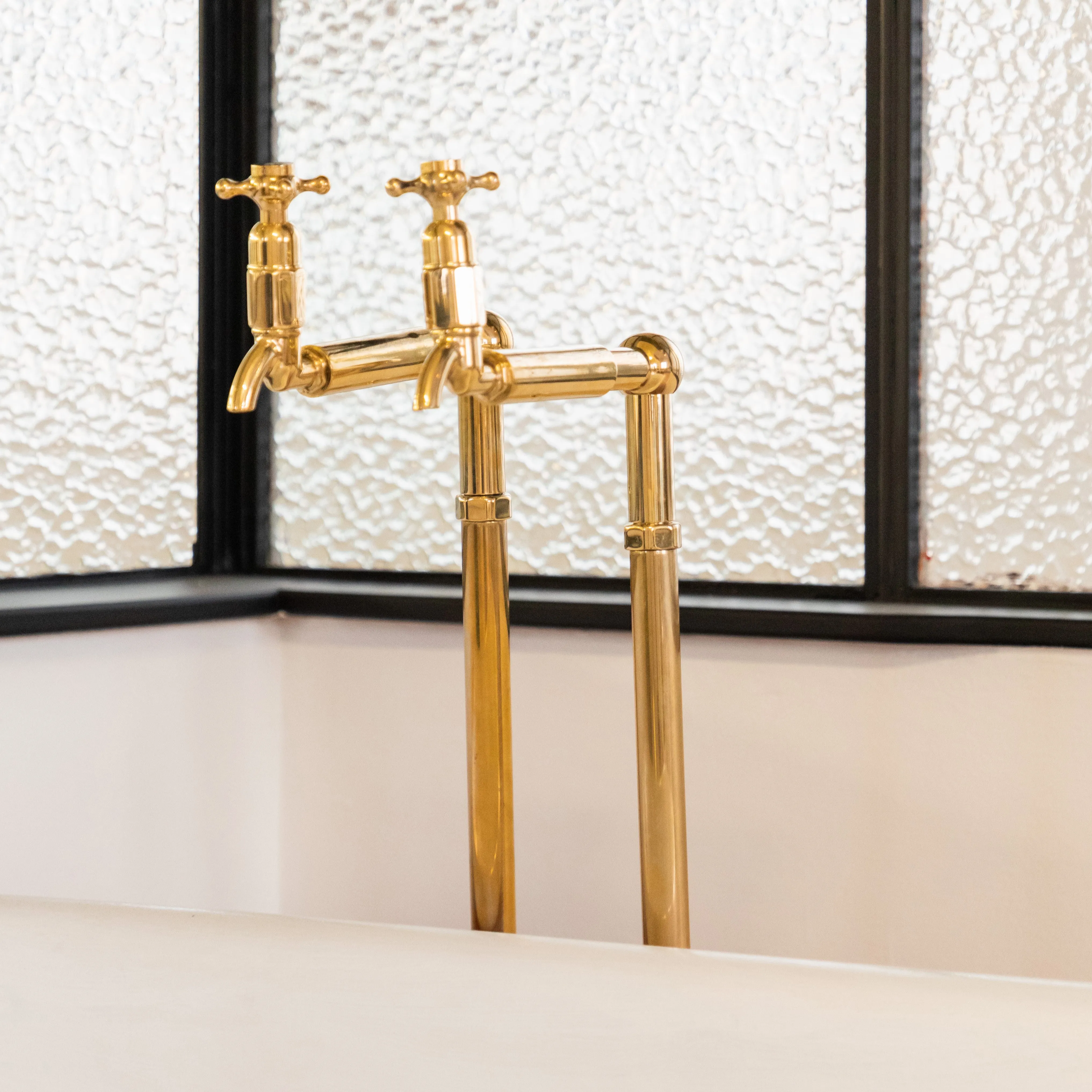 BT62 Traditional floor mounted bath filler hot and cold